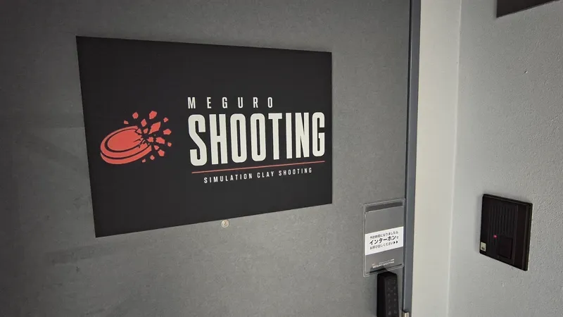 MEGURO SHOOTINGの入口扉