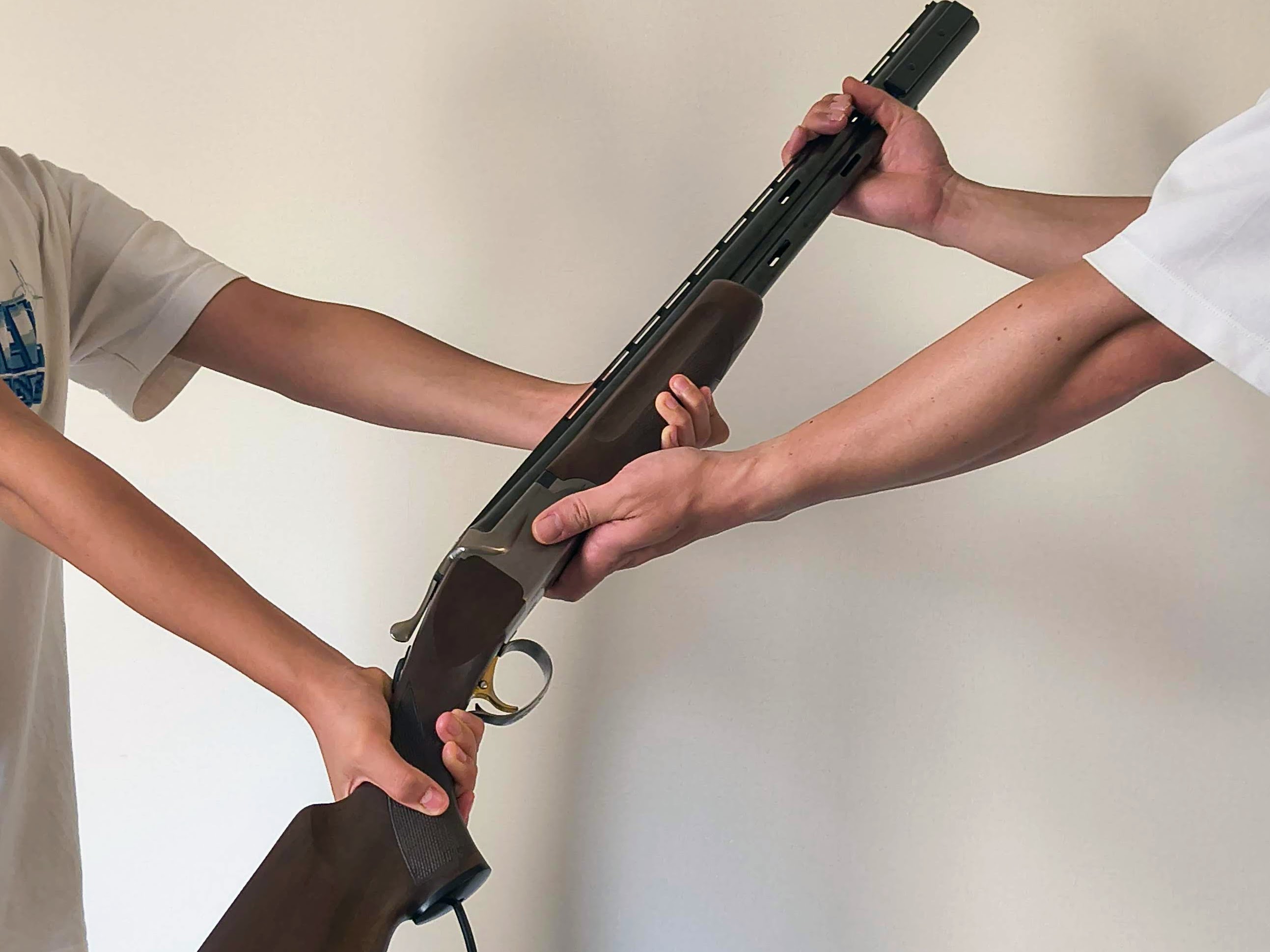クレー射撃の銃はレンタルできる？「借りて撃つ」が日本でNGな理由